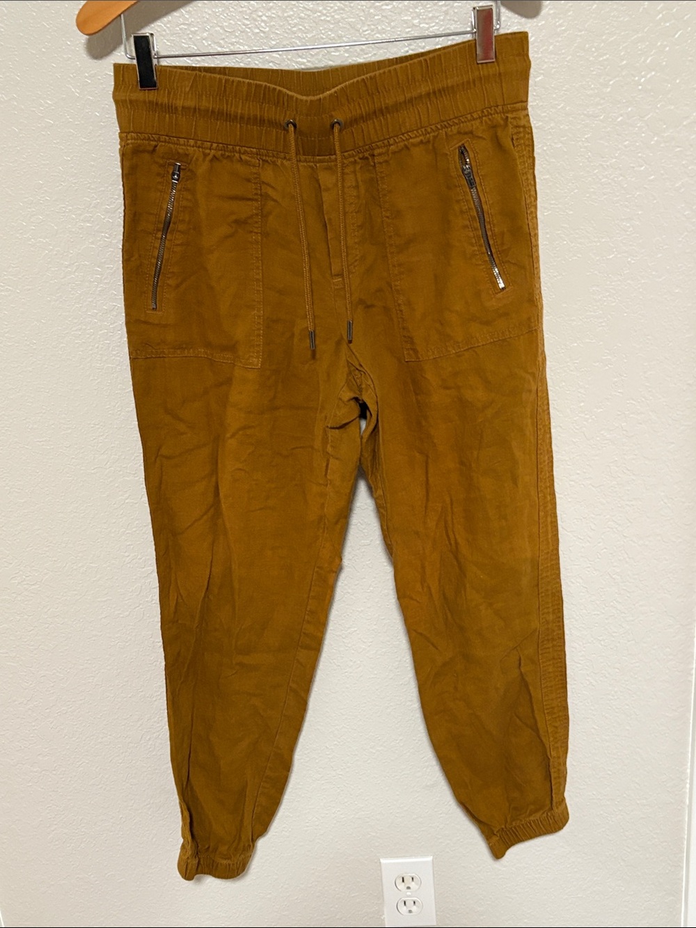 LAST CHANCE CLOSET CLOSING!
Athleta Cabo Linen Joggers - Picture 4 of 7